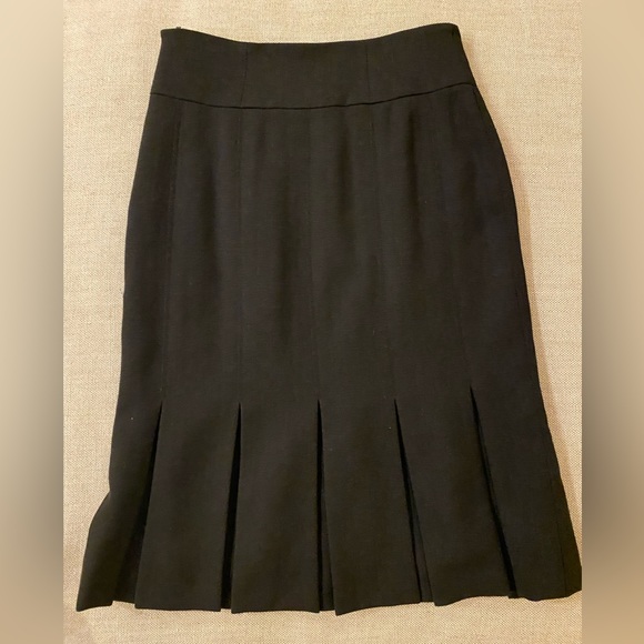 AKRIS SIZE 6US 38F WOOL PLEATED MIDI SKIRT MINT COND - Picture 2 of 7